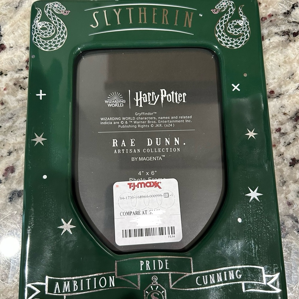 NWT Rae Dunn Harry Potter slytherin 4x6 frame!